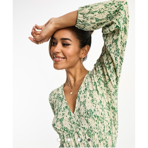 Mango V Neck Accordion Crinkle Floral Mini - XS - Picture 3 of 6